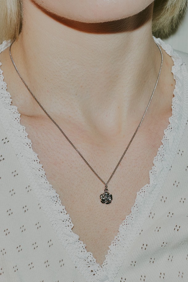 DENU - 목걸이 - Rose necklace