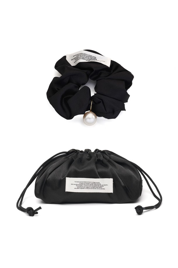 DENU - 헤어 ACC - Eloquence pearl satin scrunch & black pouch