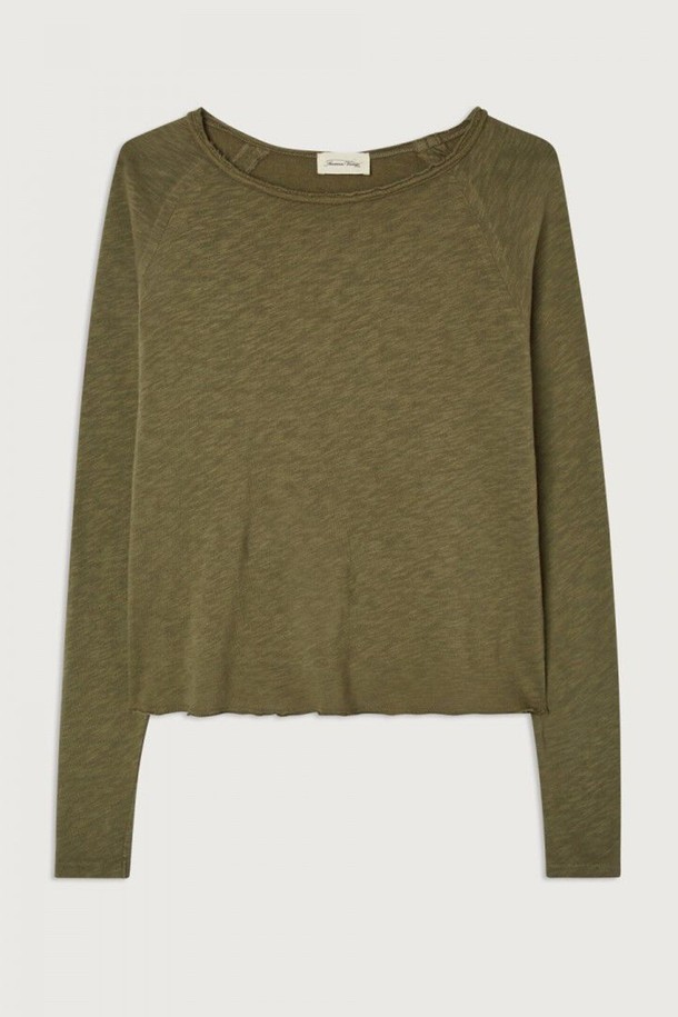 소노마 부이송 빈티지 티셔츠는 남녀 모두 착용 가능한 베이직한 디자인의 긴소매 티셔츠입니다. 오가닉 코튼 100% 소재로 제작되어 부드러운 촉감과 편안한 착용감을 제공하며, 사계절 내내 활용 가능합니다. 미니멀하고 깔끔한 스트레이트 핏에 보트넥 라인으로 디자인되었으며, 로우 엣지 마감으로 빈티지한 무드를 더했습니다. 데이트룩, 카페룩 등 다양한 TPO에 자연스럽게 어울리며, 미니멀, 클래식, 캐주얼 스타일을 연출하기 좋습니다. 레이어드하여 다양한 스타일을 시도해 보세요.
