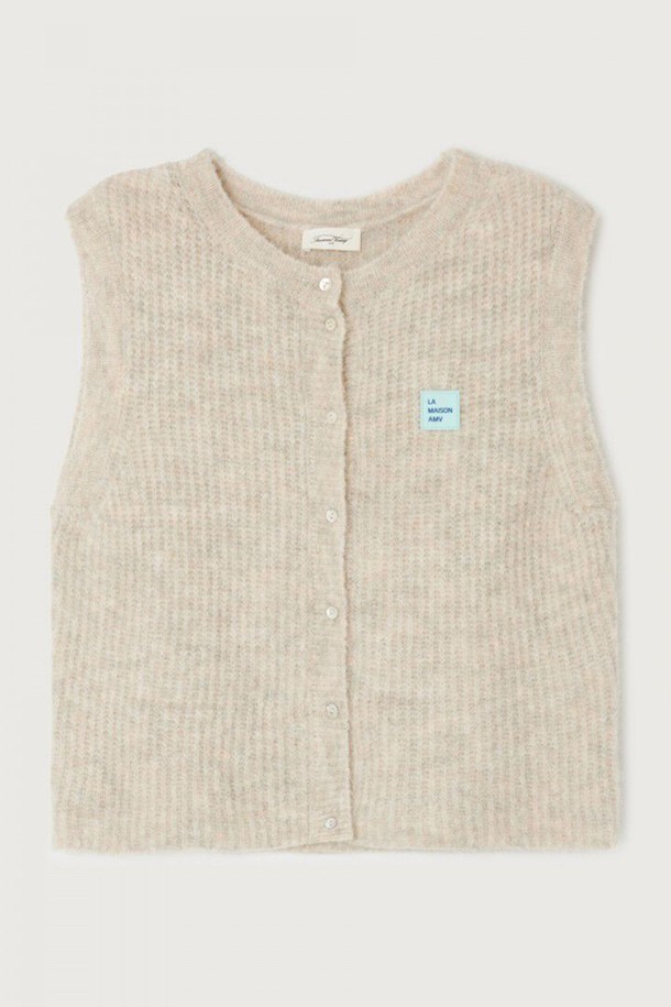 EAST(이스트) CARDIGAN_MELANGE(멜란지) POWDER SNOW(파우더 스노우)는 부드러운 파우더 스노우 컬러의 여성 베스트입니다. 이탈리아 원단을 사용하여 고급스러운 촉감을 선사하며, 라운드넥과 민소매 디자인으로 어떤 스타일에도 잘 어울립니다. 베이직하고 클래식한 무드로 제작되어, 데이트룩이나 카페룩에 활용하기 좋습니다. 아크릴, 알파카, 나일론, 울, 엘라스틴 혼방 소재로 제작되어 사계절 내내 착용 가능하며, 단독 또는 긴팔 티셔츠와 레이어드하여 다양한 스타일을 연출할 수 있습니다. 레귤러 핏으로 편안하게 착용할 수 있습니다.
