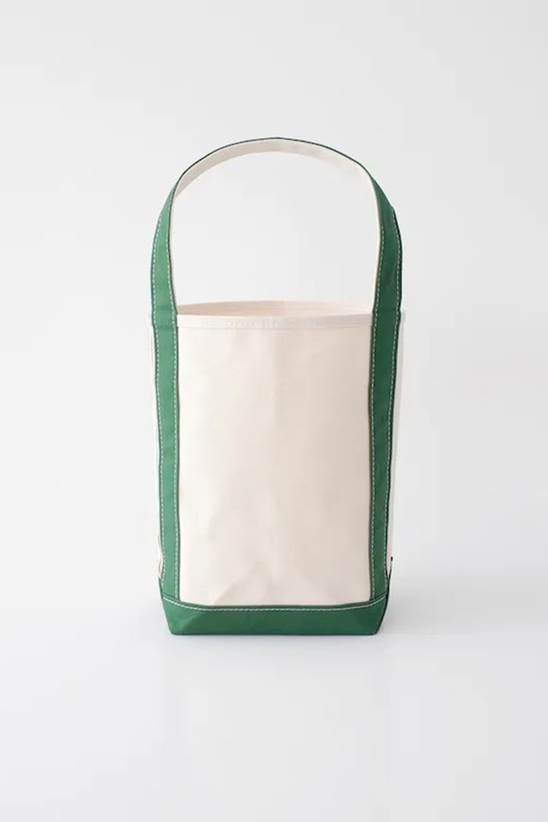 25SS 스몰 사이즈 템베아(TEMBEA) 바게트 토트백_Natural + Green는 미니멀, 클래식, 시크 스타일을 추구하는 여성분들을 위한 토트백입니다. 내추럴과 그린 컬러의 조화가 돋보이는 투톤 배색 디자인으로, 데이트룩, 모임룩, 출근룩 등 다양한 TPO에 활용하기 좋습니다. 사각 형태의 스몰 사이즈로, 바게트 스타일의 독특한 디자인이 특징입니다. 심플하면서도 세련된 디자인으로 어떤 스타일에도 잘 어울립니다.
