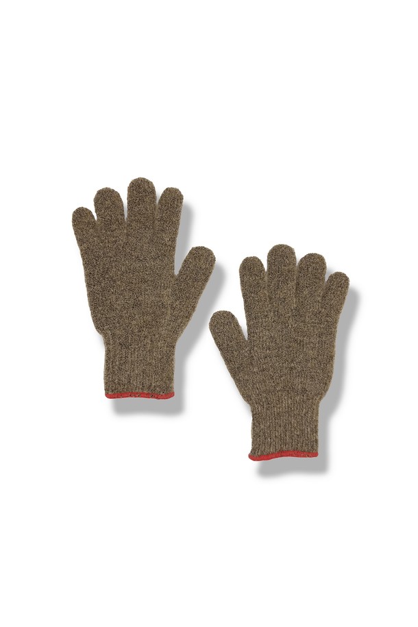 [TEMBEA] 템베아 25 FW GUNTE_BEIGE+VERMILION은 부드러운 울 소재로 제작된 니트 장갑입니다. 가을과 겨울에 착용하기 좋으며, 보온 기능으로 추운 날씨에도 따뜻함을 유지해 줍니다. 톤 다운된 베이지와 버밀리온 컬러의 조화가 돋보이는 무지 디자인으로, 클래식, 미니멀, 캐주얼 스타일 모두 소화 가능합니다. 출근룩에 포인트를 더해줄 수 있는 아이템입니다. 두께감 있는 디자인으로 따뜻하게 손을 감싸줍니다.
