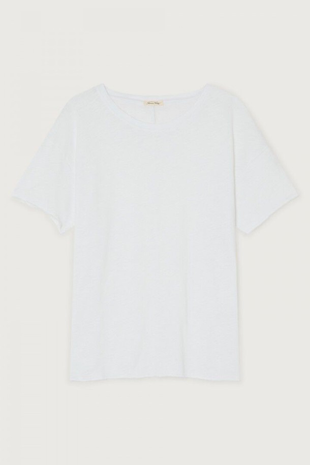 SONOMA_SHORT SLEEVE_WHITE 여성용 티셔츠입니다. 부드러운 면 소재로 제작되어 봄, 여름철에 시원하게 착용하기 좋습니다. 라운드넥, 반소매, 레귤러핏 디자인의 무지 화이트 컬러 티셔츠로, 일상복은 물론 이너웨어로도 활용도가 높습니다.
