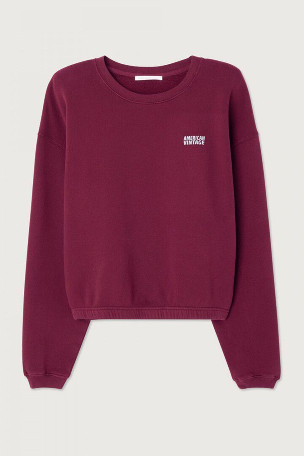 아이주버드_보르도 빈티지 티셔츠는 여성용 상의로, 가을과 겨울에 따뜻하게 입을 수 있는 긴소매 크롭 티셔츠입니다. 부드러운 촉감의 플리스 소재에 면 98%, 엘라스틴 2% 혼방으로 제작되어 편안한 착용감을 선사합니다. 보르도 컬러의 무지 디자인에 루즈핏과 라운드넥으로 캐주얼, 베이직, 미니멀, 클래식 스타일을 연출하기 좋습니다. 두꺼운 두께감으로 겨울 데일리룩, 집콕룩, 산책룩 등 다양한 TPO에 활용할 수 있는 스웻셔츠 디자인입니다.
