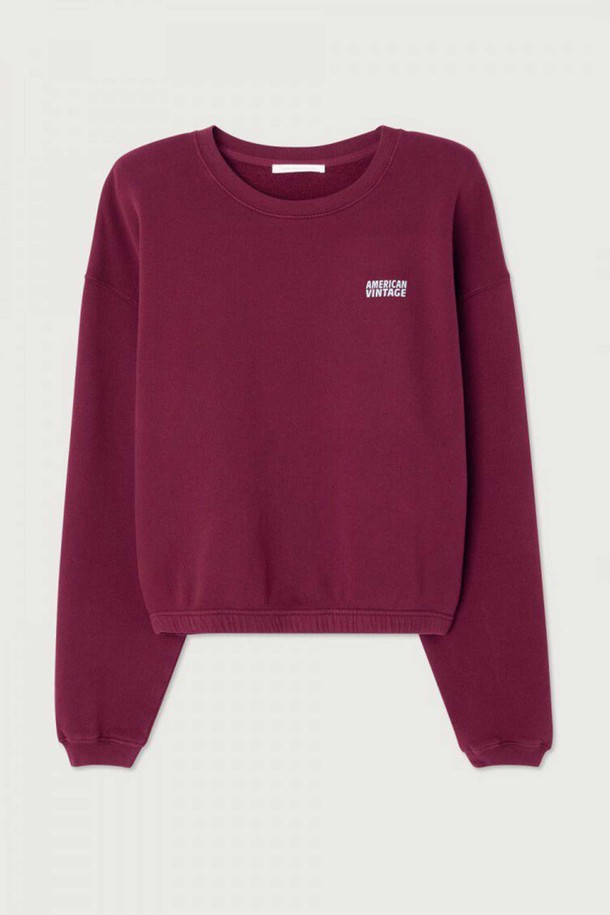 "SWEATSHIRT IZUBIRD_BORDEAUX VINTAGE"는 여성스러운 무드를 더하는 크롭 기장의 스웨트셔츠입니다. 부드러운 면 소재로 제작되어 편안한 착용감을 선사하며, 가을과 겨울에 따뜻하게 입을 수 있습니다. 버건디와 보르도 컬러로 세련된 분위기를 연출하며, 라운드넥과 긴 소매 디자인으로 베이직하면서도 캐주얼한 스타일을 완성합니다. 집콕룩이나 산책룩 등 편안한 일상에 잘 어울리며, 미니멀한 스타일을 즐겨 입는 분들께 추천합니다.
