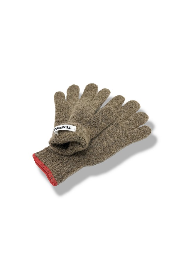 [TEMBEA] 템베아 25 FW GUNTE_BEIGE+VERMILION은 부드러운 울 소재로 제작된 니트 장갑입니다. 가을과 겨울에 착용하기 좋으며, 보온 기능으로 추운 날씨에도 따뜻함을 유지해 줍니다. 톤 다운된 베이지와 버밀리온 컬러의 조화가 돋보이는 무지 디자인으로, 클래식, 미니멀, 캐주얼 스타일 모두 소화 가능합니다. 출근룩에 포인트를 더해줄 수 있는 아이템입니다. 두께감 있는 디자인으로 따뜻하게 손을 감싸줍니다.

