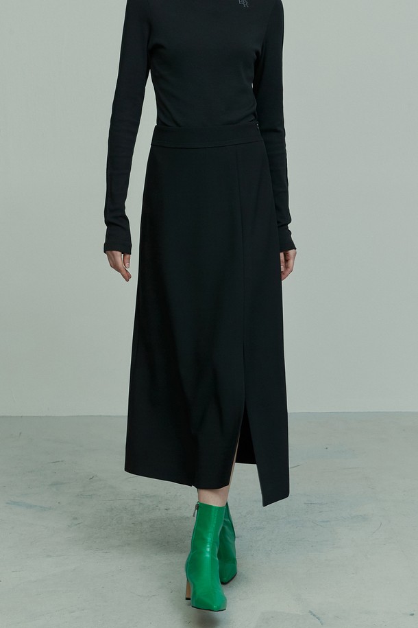 RE RHEE - 미디스커트 - FRONT SLIT MIDI SKIRT BLACK