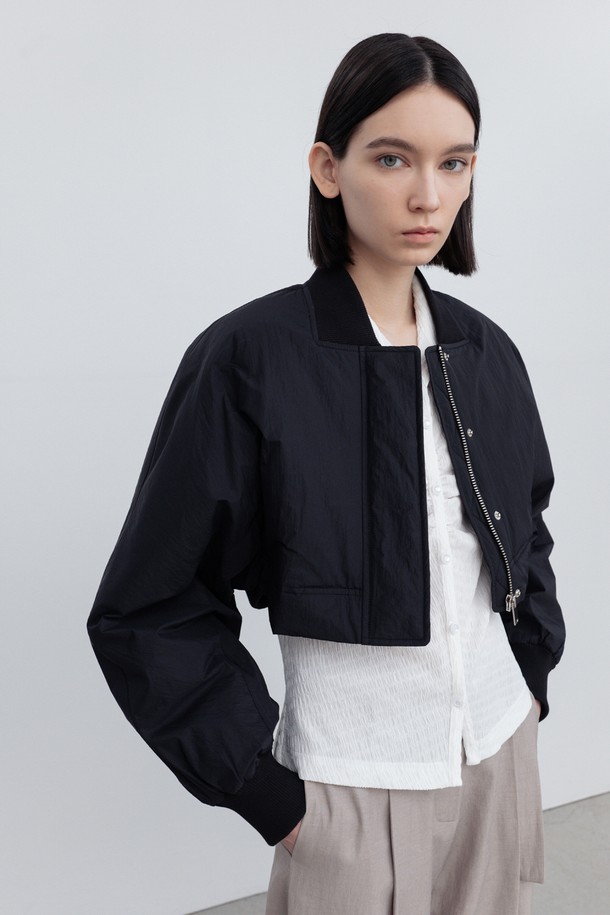 RE RHEE - 점퍼 - CROPPED WAIST ZIPPED BOMBER JUMPER BK