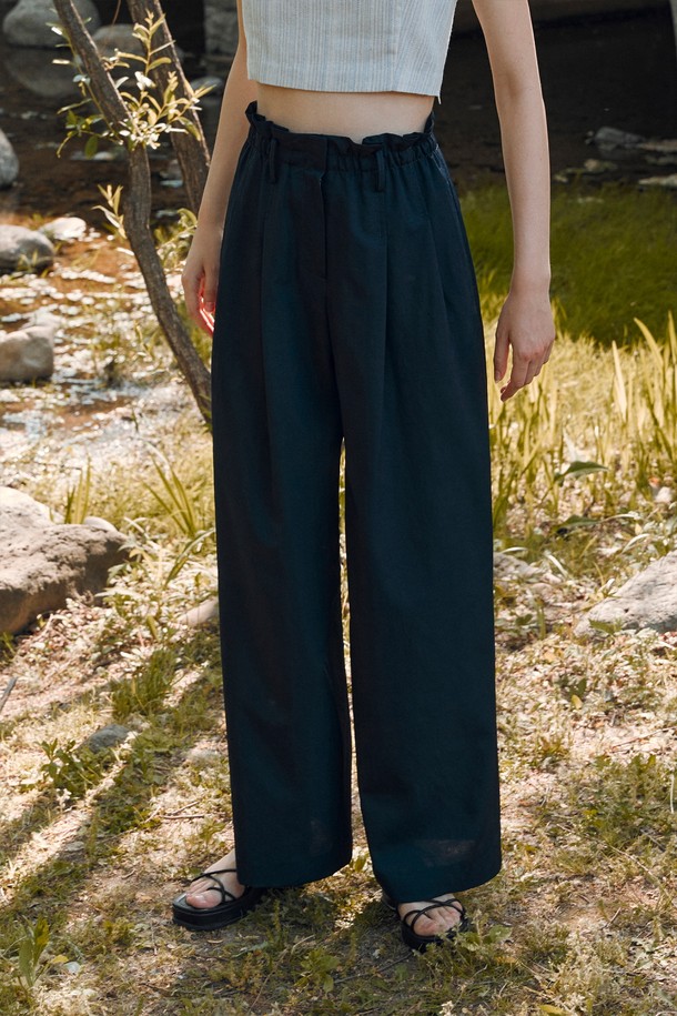 RE RHEE - 롱/미디팬츠 - PINTUCKED PLEATED WIDE LEG TROUSER NAVY