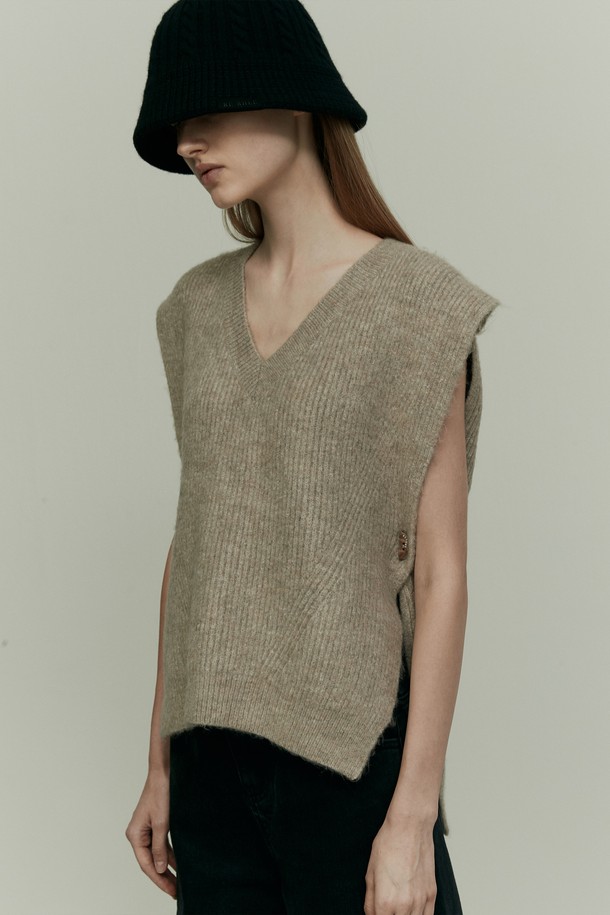 RE RHEE - 베스트 - SIDE SLIT BUTTONED VEST MOCHA