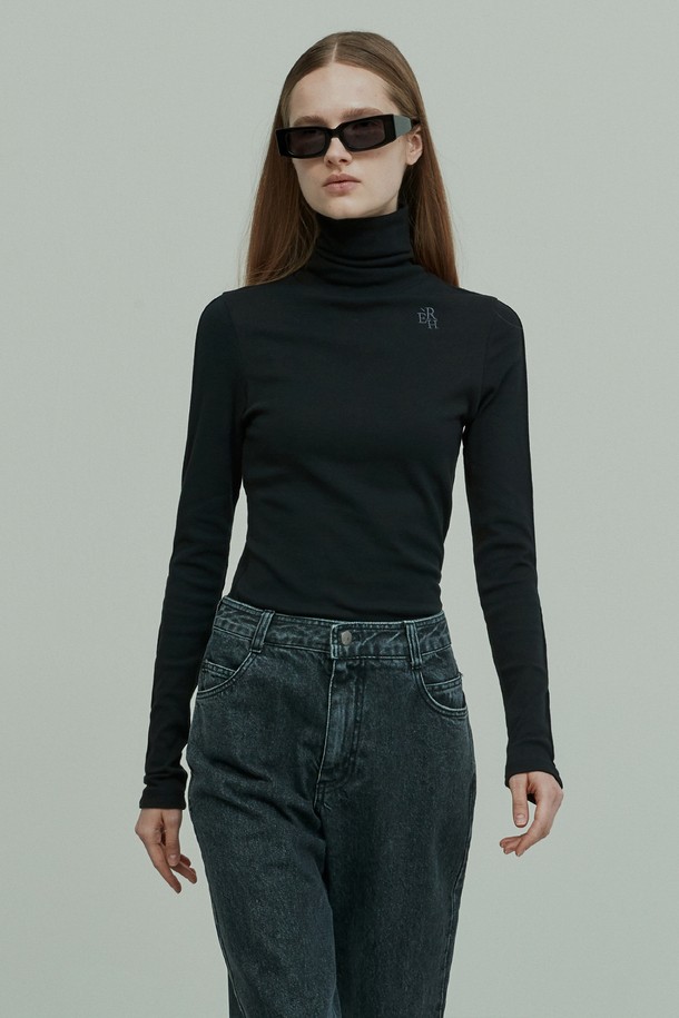 RE RHEE - 긴소매 티셔츠 - LOGO EMBROIDERED TURTLE NECK TOP WASHED BLACK