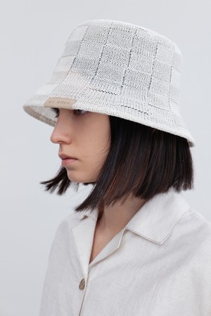 CHECKERED PATTERN BUCKET HAT WH