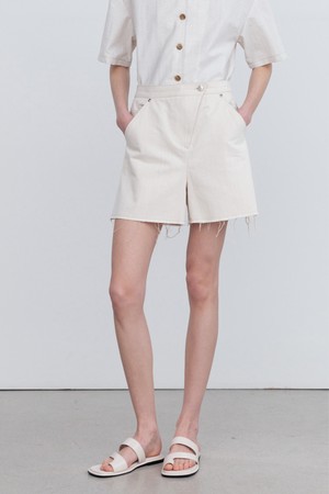 FRAYED HEM ASYMMETRIC SHORTS