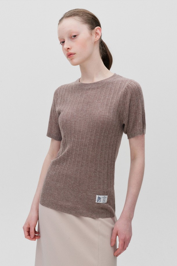 RE RHEE - 반소매 티셔츠 - CUFF SLEEVE PLEATED TOP COCOA