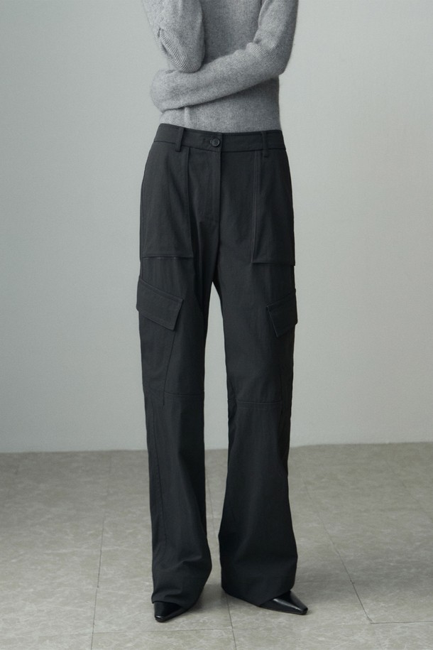 RE RHEE - 롱/미디팬츠 - WIDE POCKET CARGO PANTS CHARCOAL