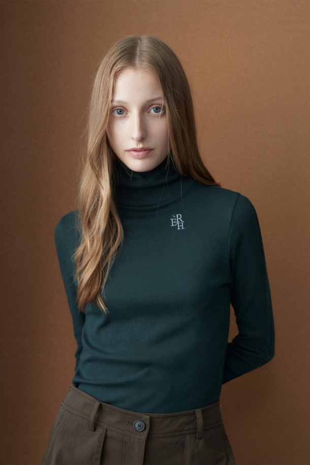 RE RHEE - 터틀넥 - LOGO EMBROIDERED TURTLE NECK TOP BLUE GREEN