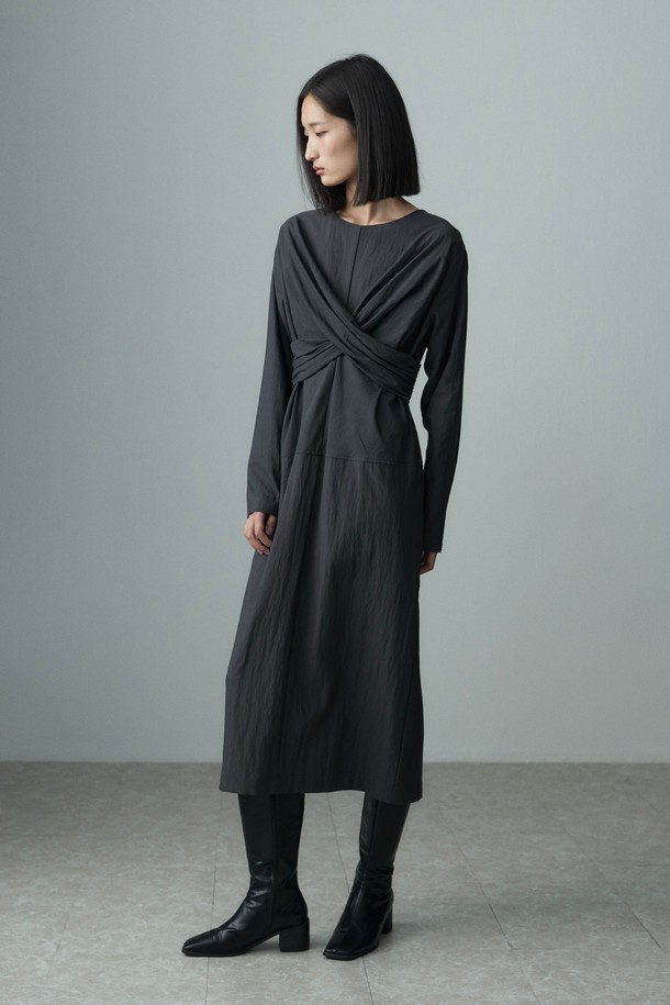 RE RHEE - 긴소매 원피스 - TWISTED DRAPE DRESS DARK GRAY