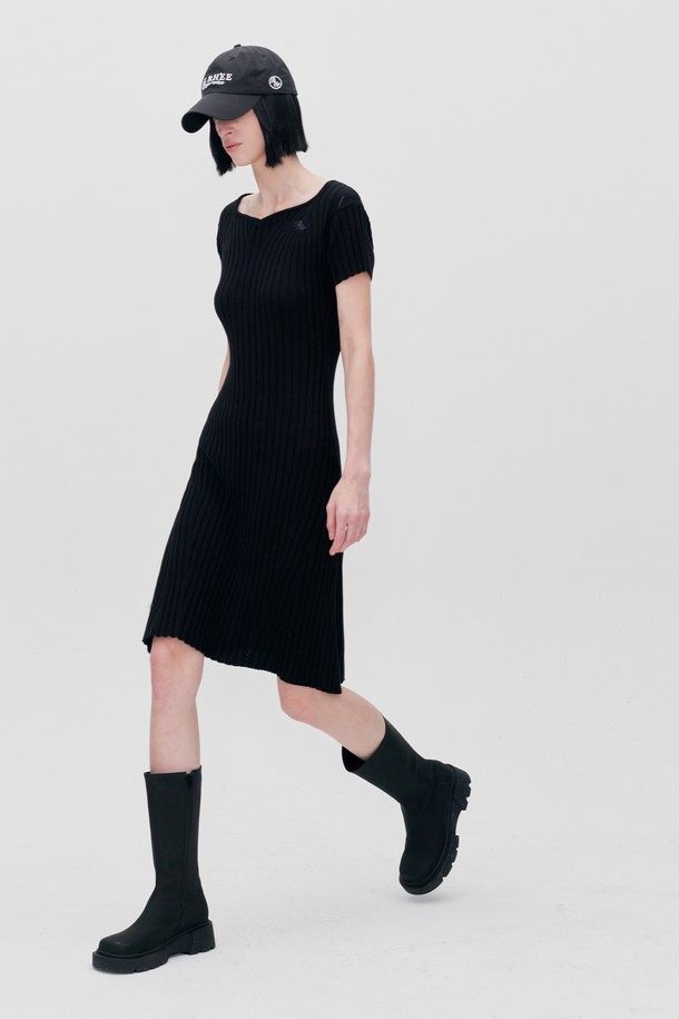 RE RHEE - 반소매 원피스 - ASYMMETRIC HEM KNIT DRESS