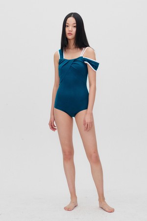 2COLOR ASYMMETRIC SHOULDER SWIMSUIT