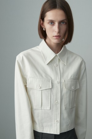 CARGO POCKET CROPPED SHIRT CREAM