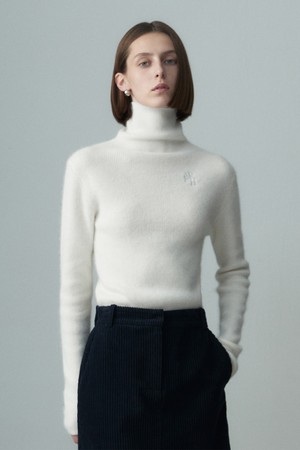 RACCOON TURTLENECK LONG SLEEVED TOP IVORY