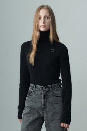 RACCOON TURTLENECK LONG SLEEVED TOP BLACK