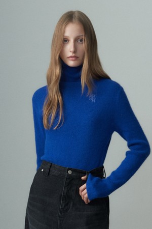 RACCOON TURTLENECK LONG SLEEVED TOP BLUE