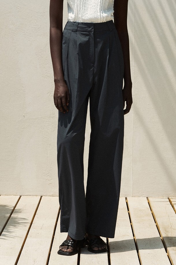 RE RHEE - 롱/미디팬츠 - WIDE LEG PINTUCKED TROUSER