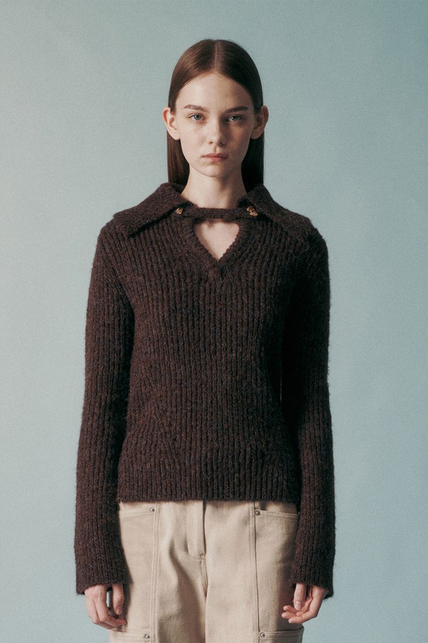 RE RHEE - 스웨터 - NECK DETAIL KNIT TOP CHOCOLATE