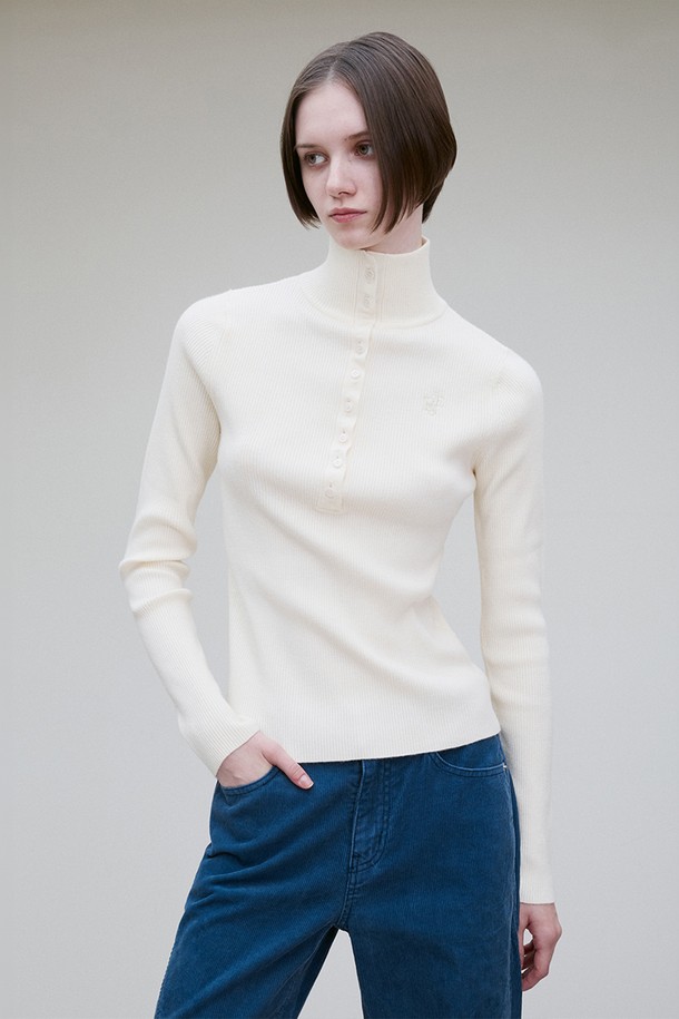 RE RHEE - 터틀넥 - BUTTON UP RIBBED KNIT TOP CREAM