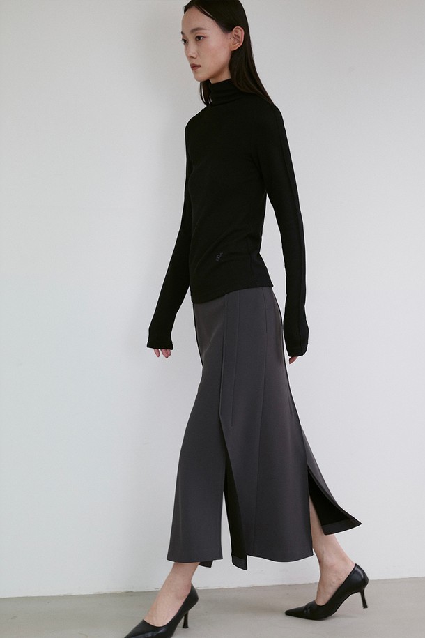 RE RHEE - 미디스커트 - CREPE SIDE SLIT SKIRT DARK GRAY