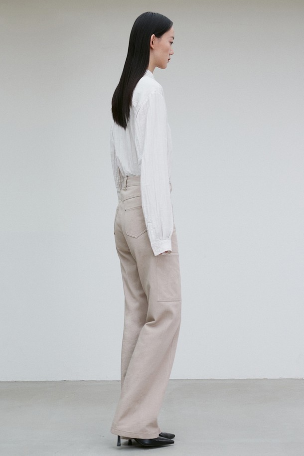 RE RHEE - 롱/미디팬츠 - RIVET-DETAIL POCKET STRAIGHT-LEG JEANS SAND