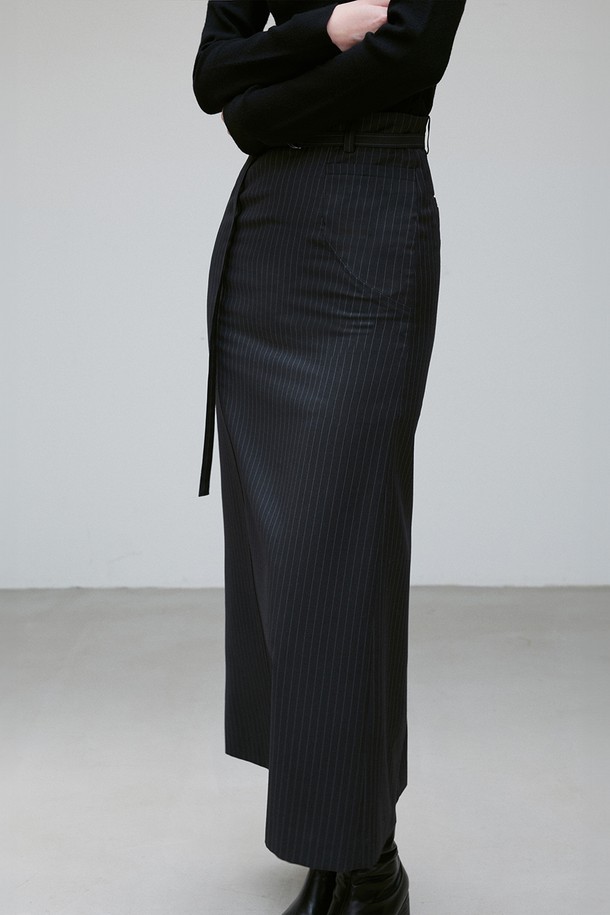 RE RHEE - 미디스커트 - STRIPED BACK-SLIT STRAIGHT SKIRT