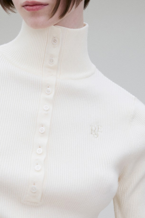 RE RHEE - 터틀넥 - BUTTON UP RIBBED KNIT TOP CREAM