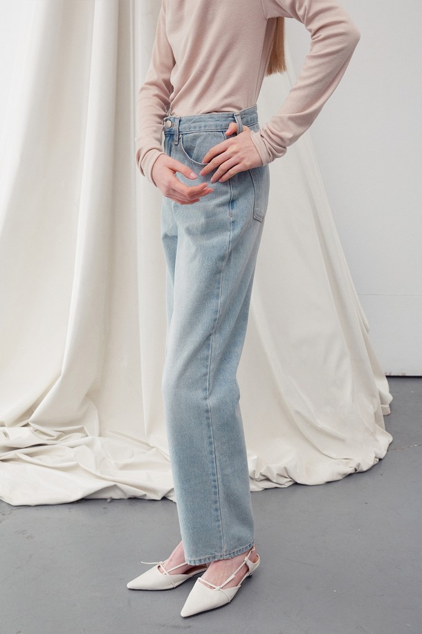 RE RHEE - 롱/미디팬츠 - WASHED DENIM STRAIGHT LEG JEANS LIGHT BLUE