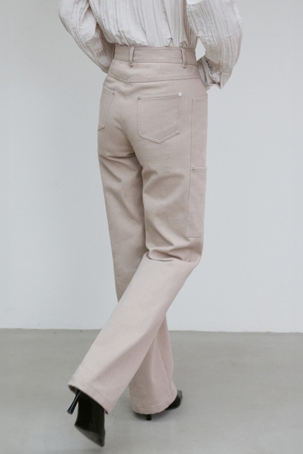 RE RHEE - 롱/미디팬츠 - RIVET-DETAIL POCKET STRAIGHT-LEG JEANS SAND