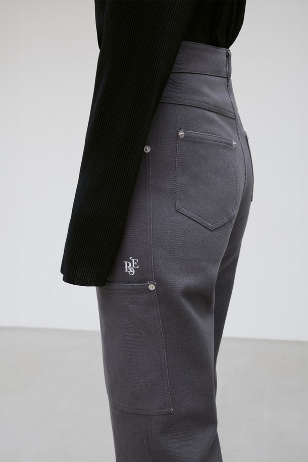 RE RHEE - 롱/미디팬츠 - RIVET-DETAIL POCKET STRAIGHT-LEG JEANS CHARCOAL