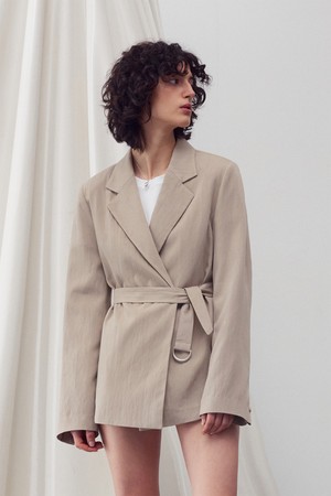 D-RING BELTED JACKET BEIGE