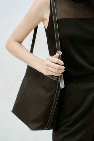 SQUARE NYLON SHOULDER BAG BLACK