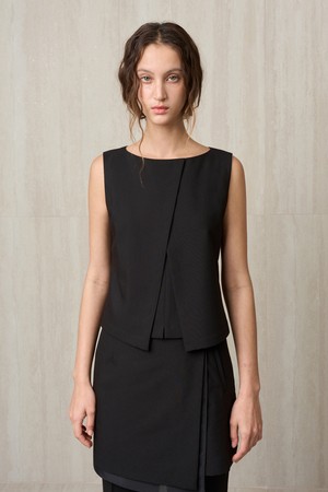 SLEEVELESS LAYERED VEST