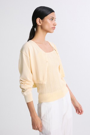 V-NECK CROPPED KNIT CARDIGAN VANILLA