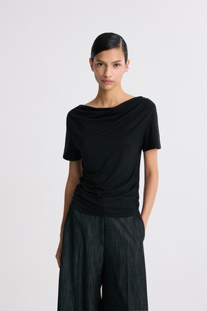 DRAPED HALF-SLEEVE TOP BLACK