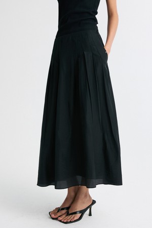 FRONT-TUCK SILKY PLEATED SKIRT