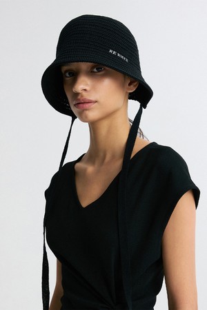 DETACHABLE STRAP CROCHET BUCKET HAT BLACK
