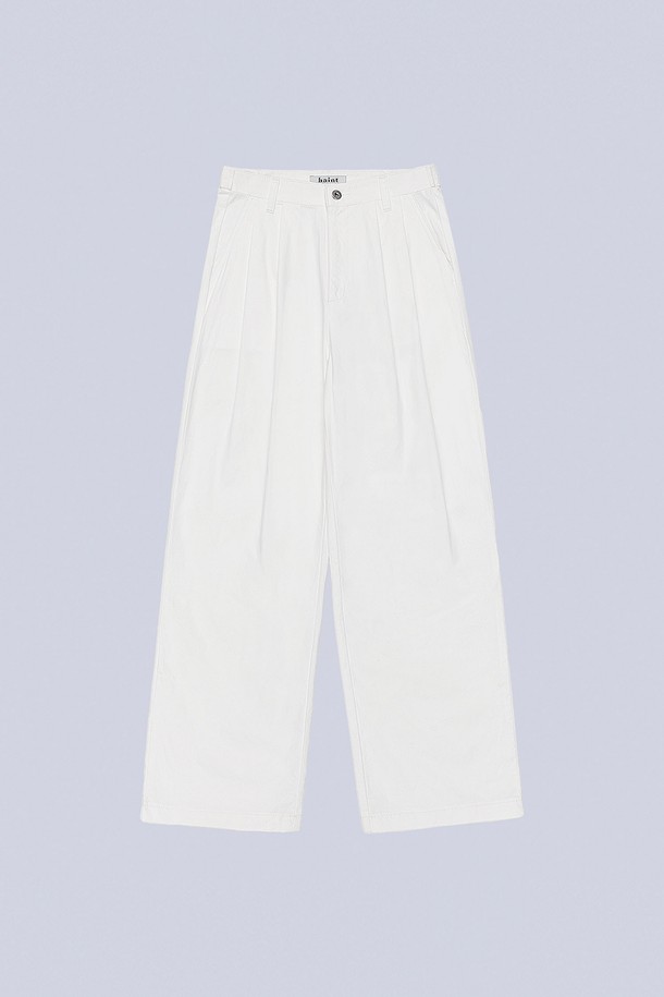 코시 핀턱 팬츠_아이보리는 여성용 와이드 팬츠입니다. 아이보리, 베이지 컬러로 출시되었으며, 봄, 여름 시즌 데일리룩에 적합합니다. 면 소재에 핀턱 디테일과 포켓 로고 포인트 장식이 돋보이며, 뻣뻣한 촉감과 와이드 핏으로 미니멀, 클래식, 캐주얼 스타일을 연출할 수 있습니다. 신축성은 없으며, 쇼핑, 카페룩에 활용하기 좋습니다.
