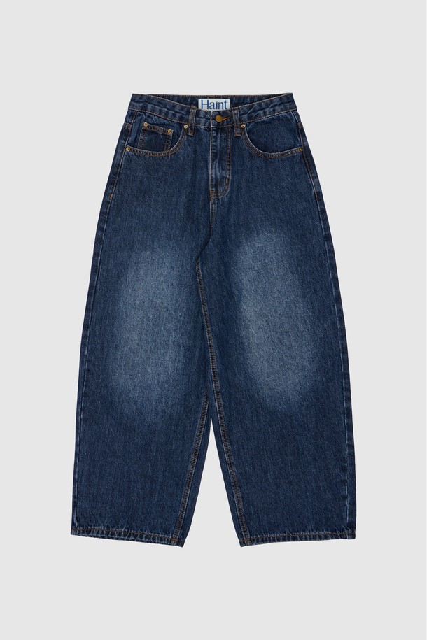 JOY 데일리 벌룬 배기 데님 팬츠 _다크 블루는 캐주얼 스타일을 위한 여성 데님 팬츠입니다. 봄, 가을에 적합하며, 무지 패턴의 긴 기장으로 제작되었습니다. 두꺼운 두께감의 데님 소재로 뻣뻣한 촉감을 주며, 루즈핏과 배기핏, 와이드 핏으로 편안한 착용감을 선사합니다. 벌룬 실루엣 디자인이 특징이며, 미니멀한 스타일을 연출하기 좋습니다.
