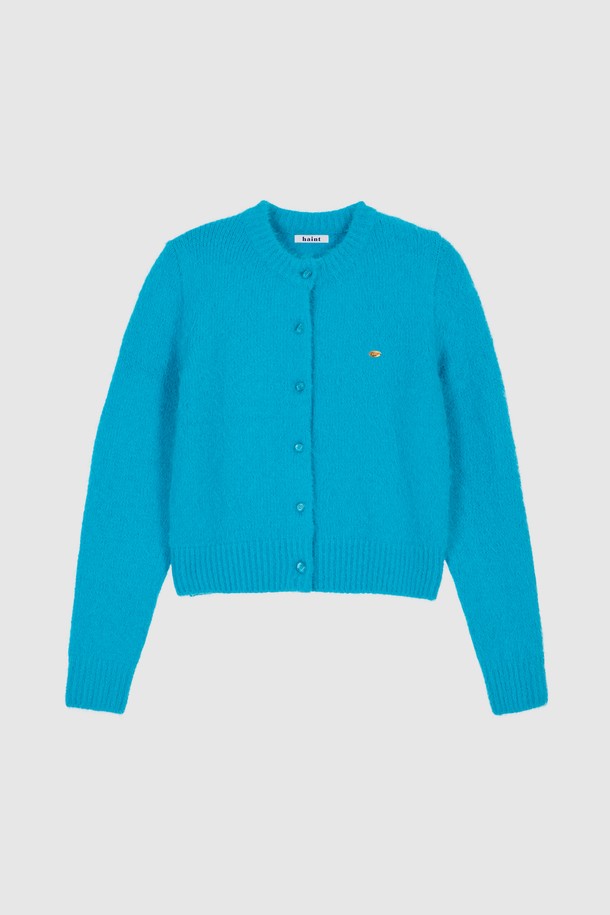 피비 페더리 카디건_아쿠아 블루는 부드러운 촉감의 페더리 텍스처가 돋보이는 여성용 니트/스웨터입니다. 캐주얼하고 미니멀한 스타일로, 가을과 겨울에 따뜻하게 입을 수 있습니다. 라운드넥에 루즈핏으로 편안함을 더했으며, 크롭 기장과 긴 소매가 특징입니다. 아쿠아 블루 컬러와 무지 패턴으로 어떤 옷에도 쉽게 매치할 수 있습니다. 폴리에스테르 소재로 제작되어 부드러운 착용감을 선사합니다.
