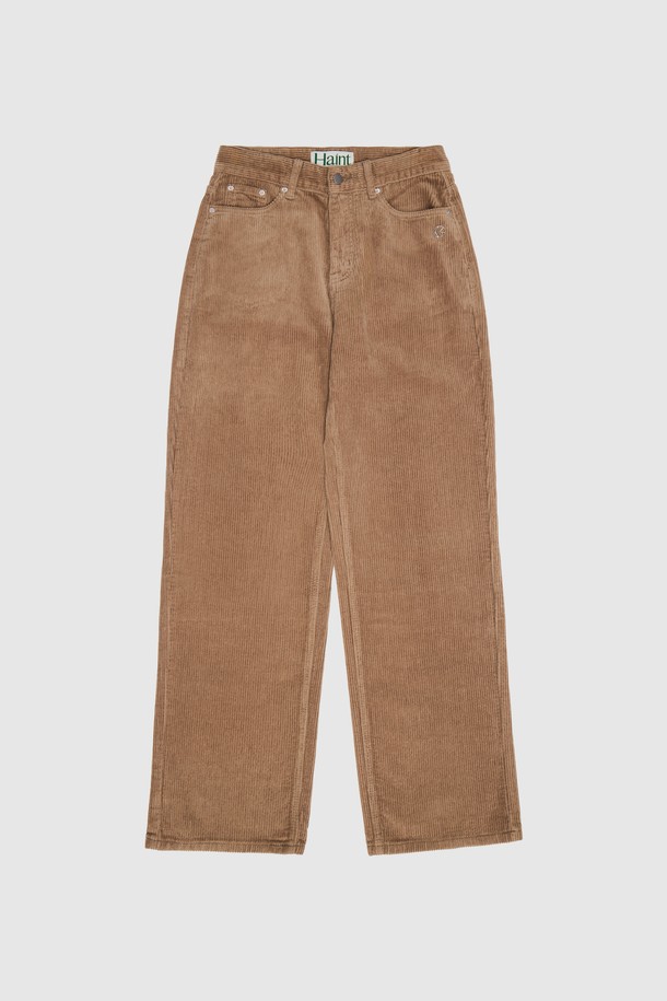 HAZEL 스트레이트 컷 코듀로이 팬츠 6COL_베이지는 여성용 코듀로이 팬츠입니다. 베이지 컬러의 무지 디자인으로, 가을과 겨울에 따뜻하게 입을 수 있는 두꺼운 두께감의 긴 바지입니다. 일상, 출근룩에 모두 잘 어울리는 캐주얼, 클래식, 미니멀 스타일 연출이 가능합니다. 하이웨스트 디자인에 레귤러 핏, 부드러운 촉감의 코듀로이 소재로 제작되었습니다.
