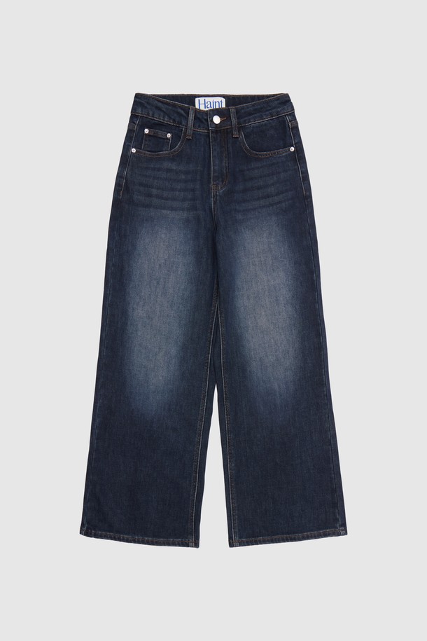 따뜻하고 편안한 [기모] TEMBER (템버) 와이드 데님 팬츠_다크블루입니다. 캐주얼, 미니멀, 클래식 스타일을 아우르는 베이직한 디자인으로, 가을과 겨울철에 활용하기 좋습니다. 넉넉한 와이드 핏과 두꺼운 두께감, 기모 안감으로 포근한 착용감을 선사하며, 워싱 가공으로 자연스러운 멋을 더했습니다. 데님 소재 특유의 견고함과 무지 패턴으로 유행을 타지 않아 오랫동안 즐겨 입을 수 있습니다. 일상 속에서 편안하게 스타일을 연출해보세요.
