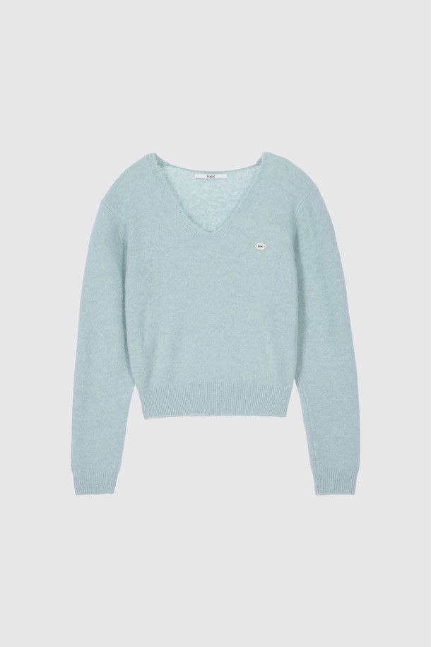 SEREN 브이넥 앙고라 니트_라이트 민트는 여성용 상의 니트/스웨터입니다. 가을과 겨울에 착용하기 좋으며, 미니멀하고 베이직한 스타일을 연출합니다. 라이트 민트 컬러의 무지 디자인으로, 릴렉스핏과 브이넥 라인이 편안한 착용감을 선사합니다. 앙고라 혼방 소재로 제작되어 보온성이 뛰어나고, 부드러운 촉감을 느낄 수 있습니다. 긴 소매에 두꺼운 두께감으로 따뜻하게 착용할 수 있습니다.
